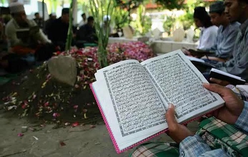 Bacaan Qur'an Kurang Fasih, Pahalanya Tidak Sampai pada Mayit?