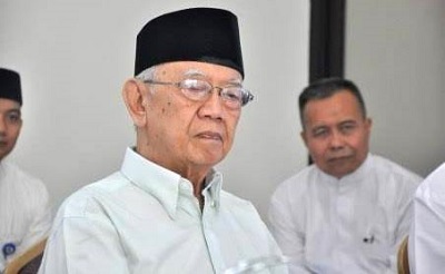 Meski Sakit, Gus Sholah Masih Menulis Lewat Ponsel untuk Surat Kabar