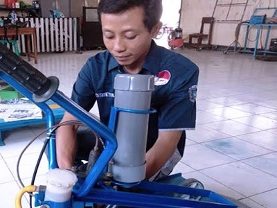 Permudah Menanam Biji, Petani Ini Buat Alat Modern yang Bisa Kerjakan 3 Hal Sekaligus