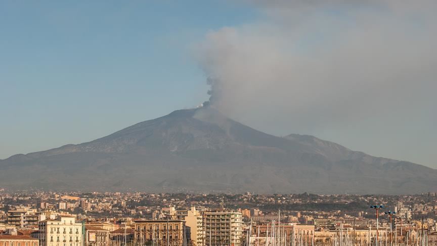 Dua Bandara di Italia Ditutup Akibat Erupsi Gunung Api