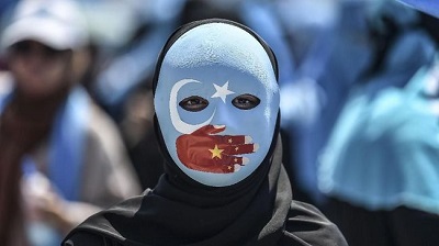 Polisi dan Pengunjuk Rasa Pendukung Uighur Bentrok di Hong Kong