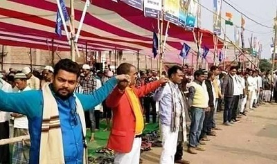 Lelaki Hindu Pembenci Permusuhan di India Jadi ‘Pagar’ Bagi Muslim yang Shalat Jumat