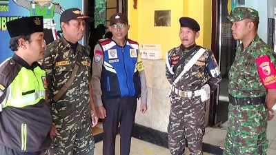 Polisi Lakukan Sterilisasi Gereja Bersama Banser