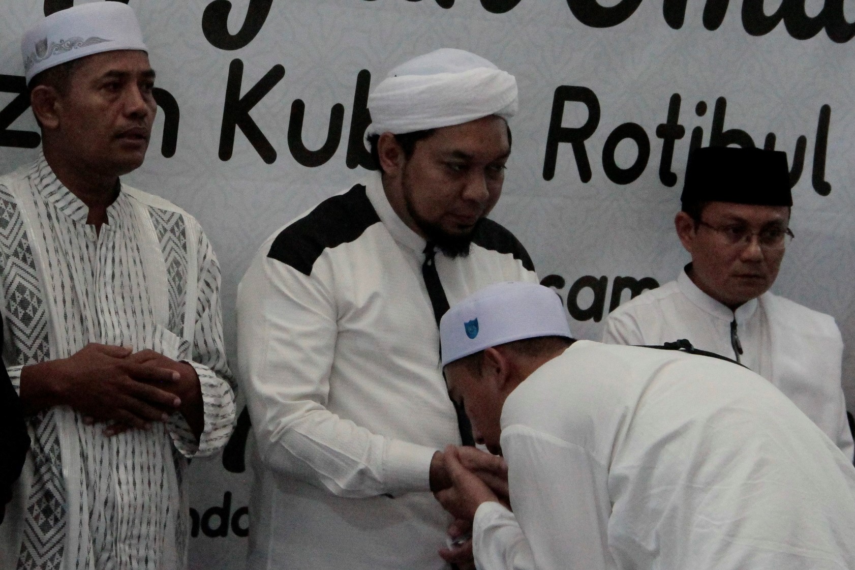 KHR. Azaim Ibrahimy: Kedengkian menjadi Penghalang Turunnya Rahmat Allah