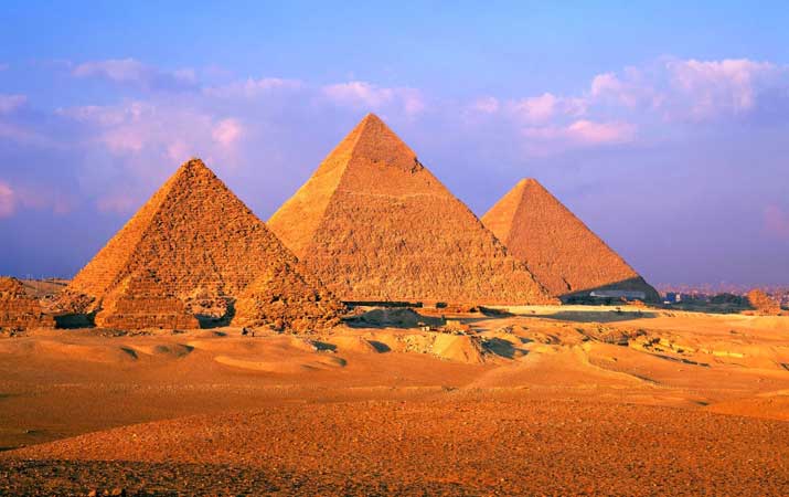 Bom  di Kawasan Piramida Mesir Hantam Bus Wisatawan