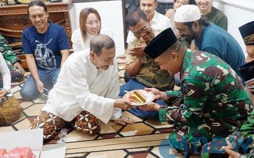 Ulang Tahun Habib Luthfi yang ke-73, Kodim Pekalongan Berikan Surprise