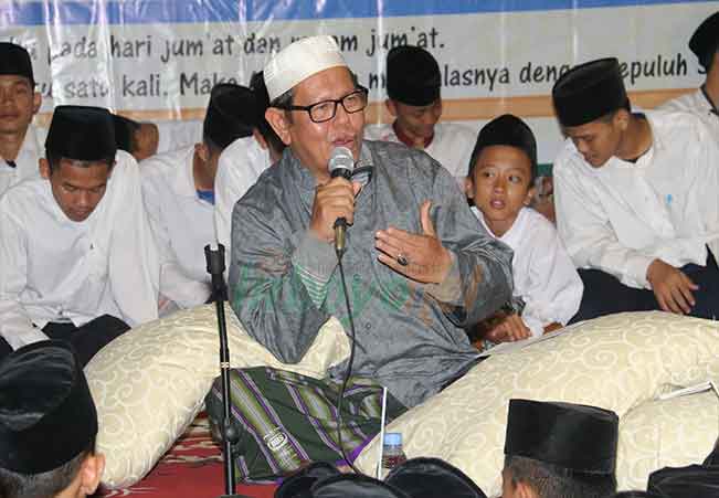 KH. Abdul Kholiq Ridlwan: Waktu Seperti Pakaian, Jangan Menunda