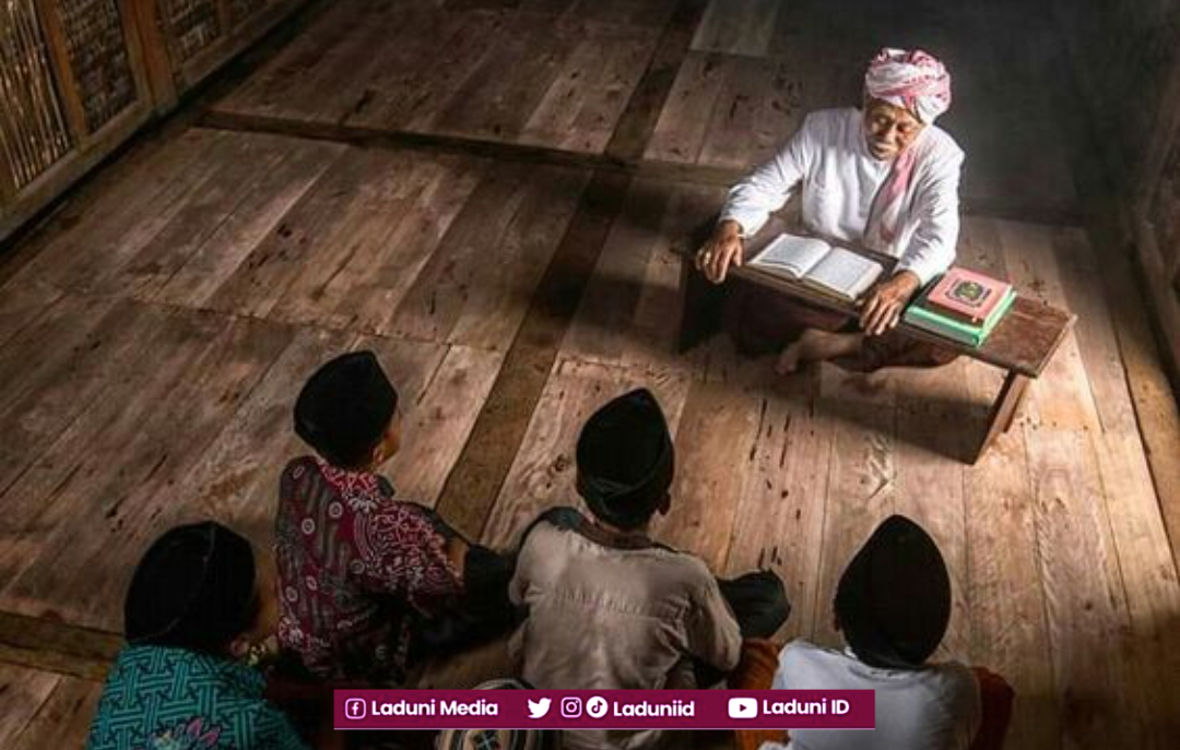 Secercah Simpati untuk Keikhlasan Ustadz Kampung