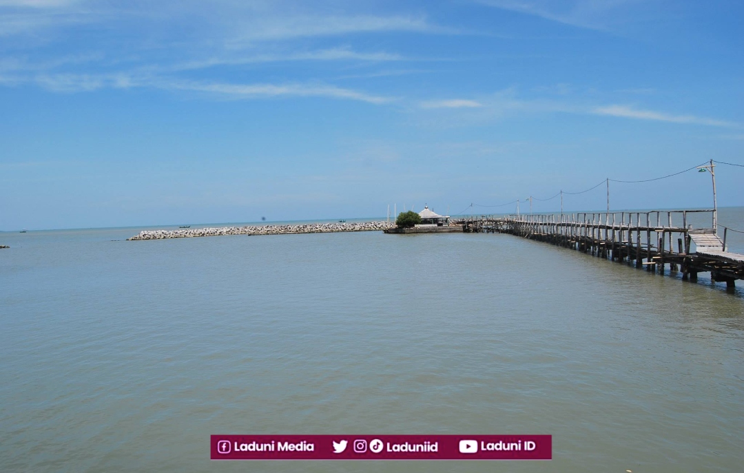 Karomah Syekh Abdullah Mudzakkir: Makamnya Terapung di Laut