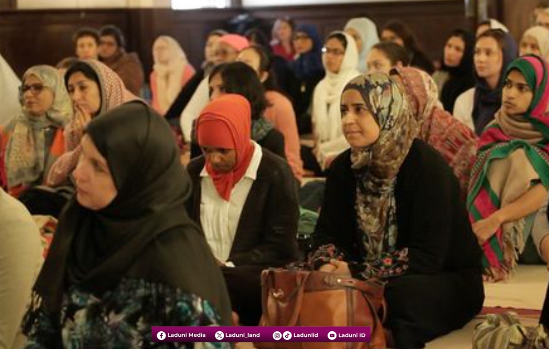 Jangan Merendahkan Wanita yang Tidak Berpakaian Islami