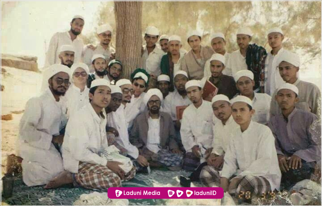 Murid-Murid Angkatan Pertama Habib Umar bin Hafidz di Darul Musthofa Hadramaut