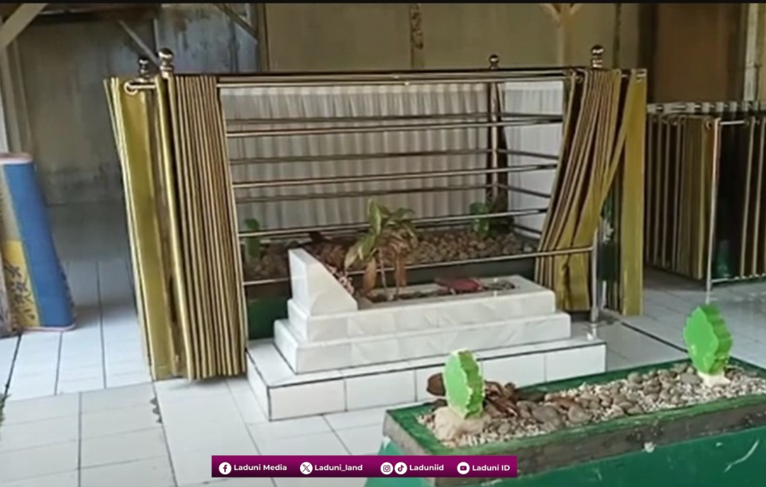 Ziarah di Makam KH. Ghozaly Syihab, Pendiri Pesantren Miftahul Huda Watumalang, Wonosobo