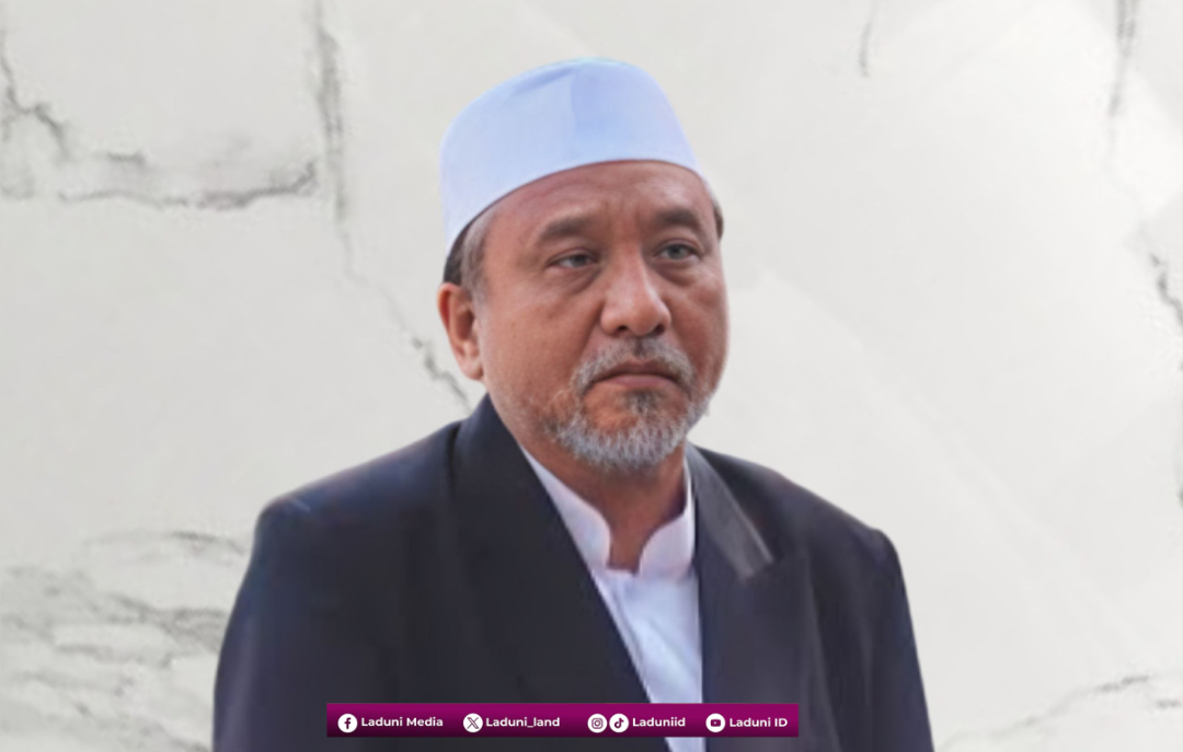 Biografi KH. Luthfi Ahmad Pengasuh Pesantren Madinatul Ulum, Jember