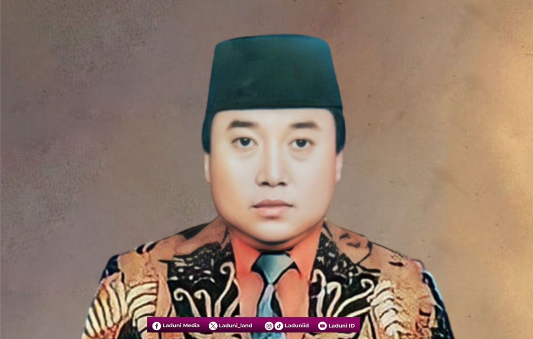 Biografi Drs. KH. Ahmad Shonhaji Romly, Pengasuh pesantren Darul Ulum Rejoso