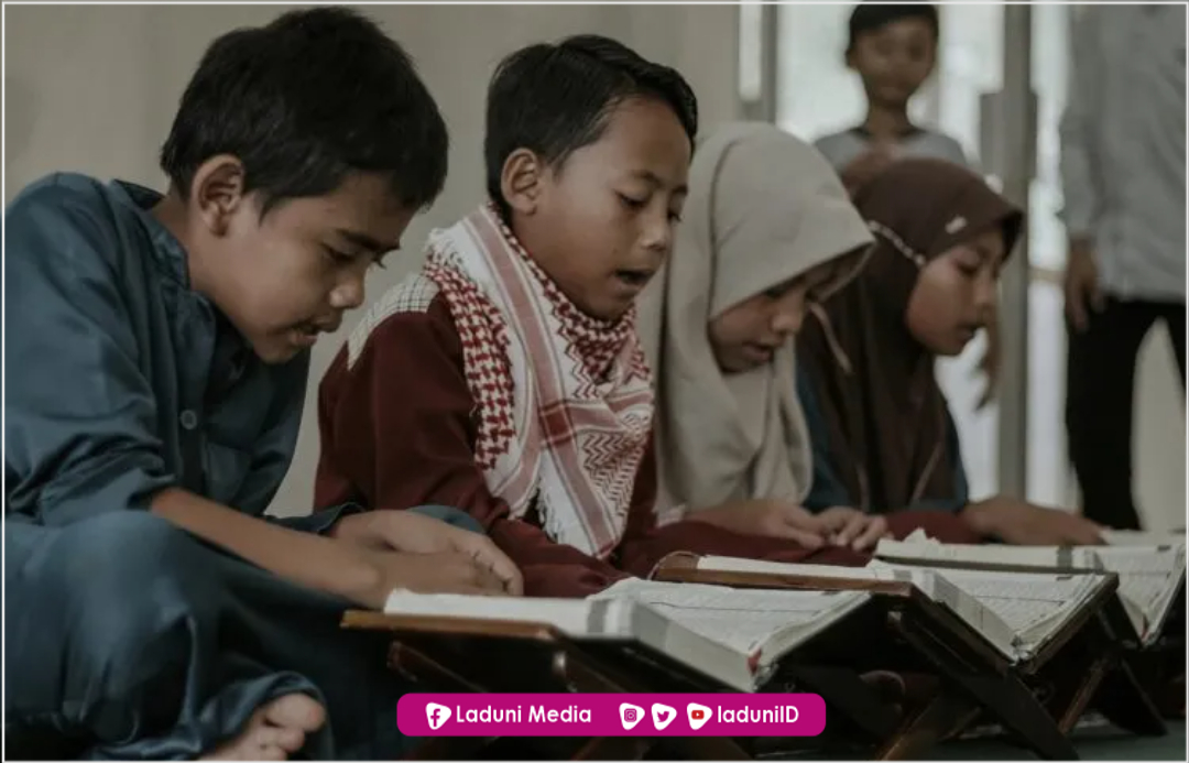 Hukum Menuntut Ilmu Dalam Islam