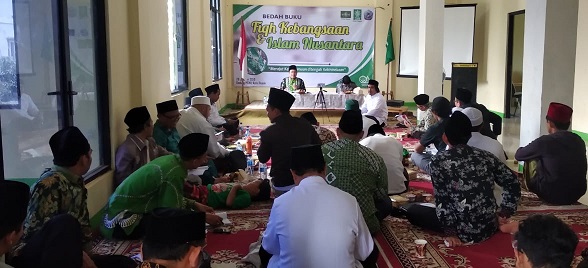 LBM NU Depok Bedah Buku Islam Nusantara dan Fiqih Kebangsaan