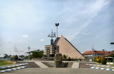 Ziarah di Makam KH. Adlan Ali, Muasis Pesantren Putri Walisongo Jombang