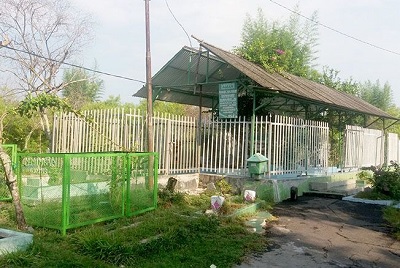 Wisata Religi dan Bertawassul di Makam KH Cholil Harun Rembang