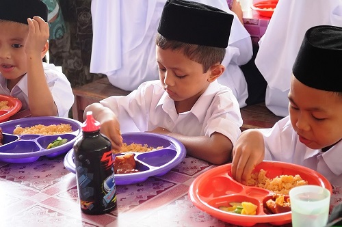 Minum Sebelum atau Sesudah Makan, Mana yang Lebih Baik?