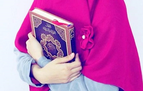 Hukum Wanita Haid Memegang Mushaf Saat Belajar Qur'an