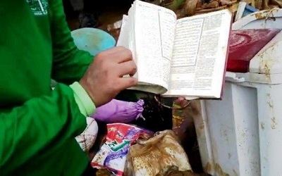 Mushaf Al-Qur’an di Banten Ini Masih Utuh Meski Diterpa Banjir Lumpur