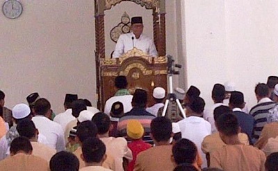 Status Hukum Bacaan Tarqiyyah Sebelum Khatib Naik Mimbar Khutbah