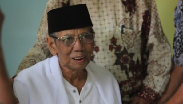 Ketika Kegentingan 1999, Kiai Hasyim Muzadi Diminta Sowan pada Orang Saleh