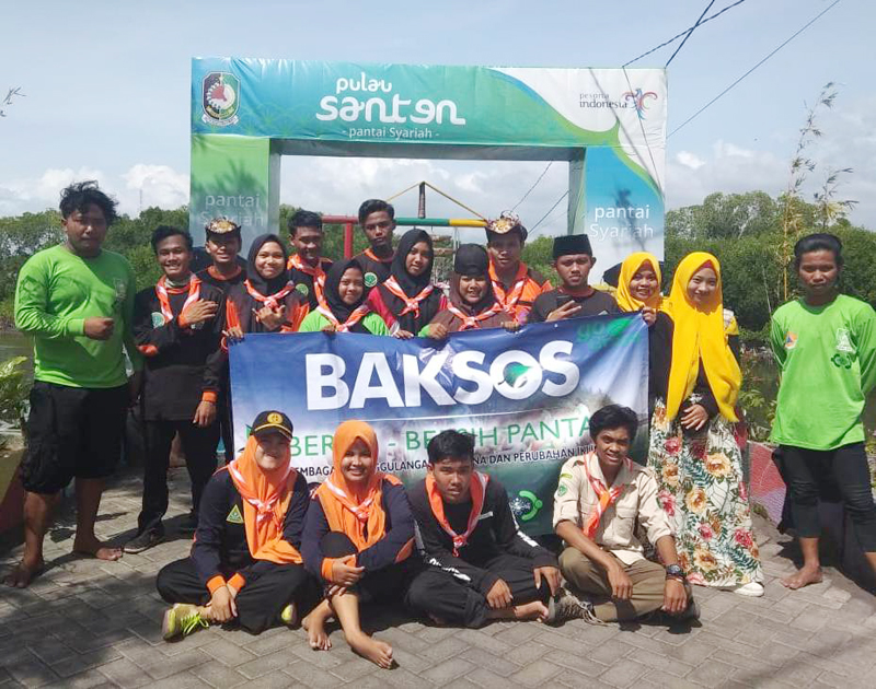 Tumbuhkan Kepedulian Lingkungan, Pelajar NU Banyuwangi Gelar Bakti Sosial