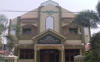 Pesantren Roudlotul Qur’an Lamongan
