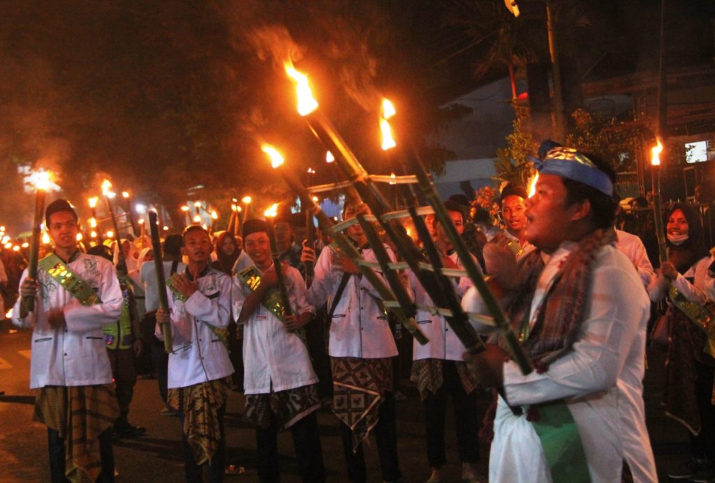 Peringati Hari Santri, Purbalingga Gelar Pawai Obor dan Rebana