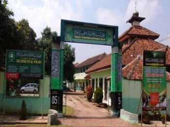Pesantren Qothrotul Falah Lebak