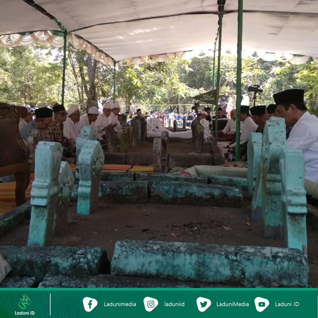 Ziarah Makam KH. Ahmad Abdul Hamid Kendal, Pencipta Wallahul Muwaffiq ila Aqwamith Thariq