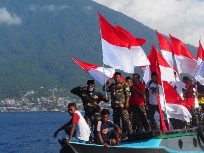 Kesultanan Ternate Titip Bendera Merah Putih Ke Jokowi