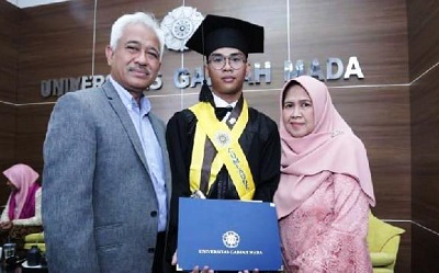 Mahasiswa Tuna Rungu Ini Berhasil Lulus Camlaude di UGM, Begini Kisahnya