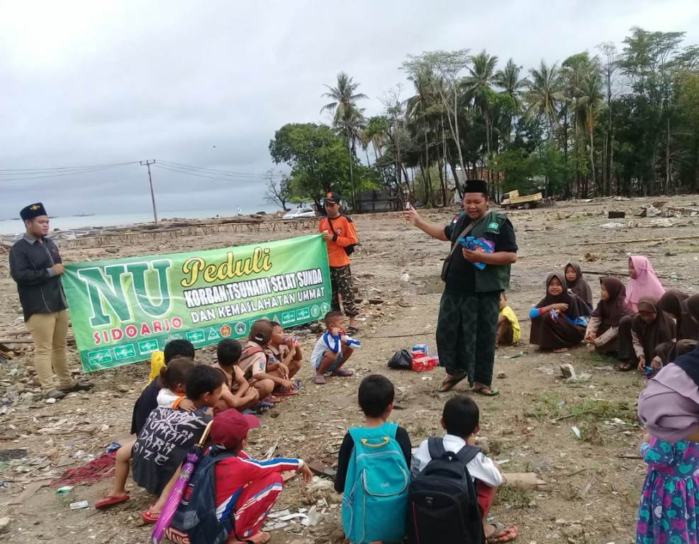 Kendarai Tiga Mobil, NU Sidoarjo Terjun Langsung Bantu Korban Tsunami