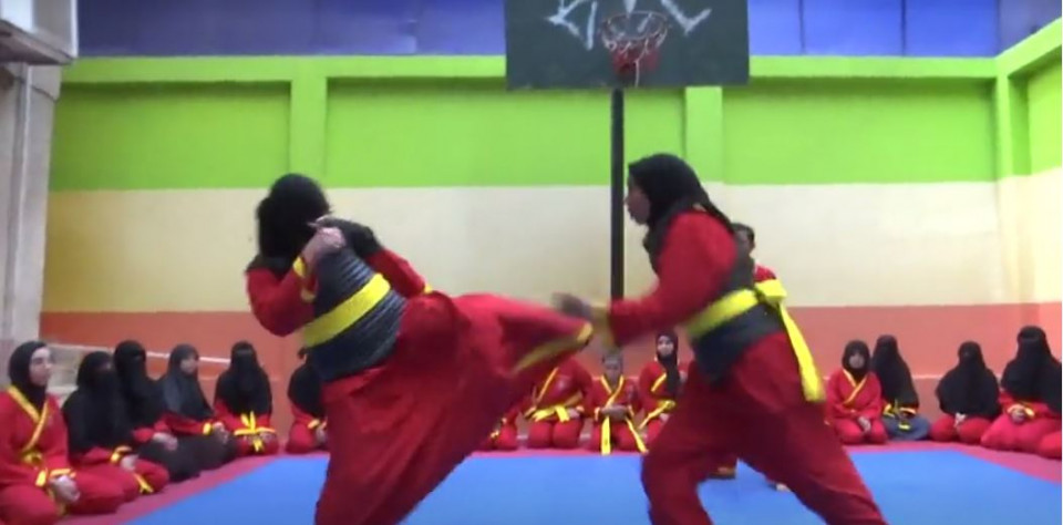 Sejumlah Wanita Mesir Belajar Pencak Silat Indonesia