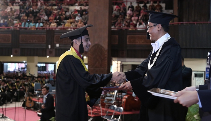 UGM Luluskan 1.710 Sarjana dan Diploma, Lulusan Tersingkat 3 Tahun