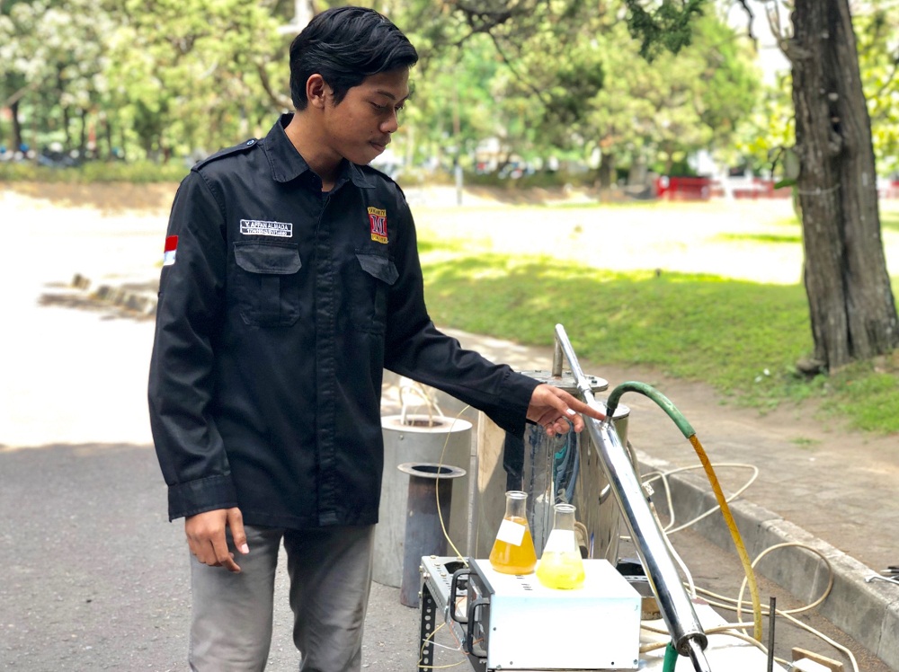 Kreatif, Mahasiswa UGM Ini Cipatakan Mesin Pengubah Sampah Jadi BBM