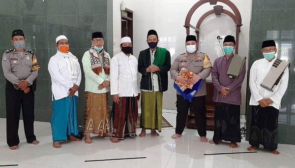 Ustadz Ma’ruf Khozin: Jumatan Bersama Kapolsek