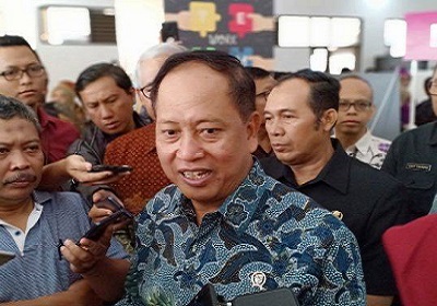 Menristekdikti Ajak Mahasiswa Kembali ke Kampus