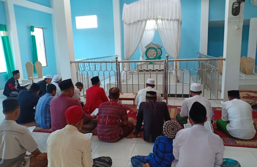 Mengenang Jasa Pahlawan, Alumni Salafiyah Syafi'iyah di Kalbar Ziarahi Makam Pahlawan