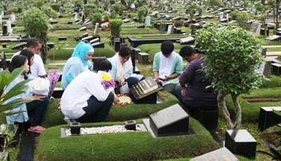 Ini Hikmah Ziarah Kubur Menurut Para Ulama